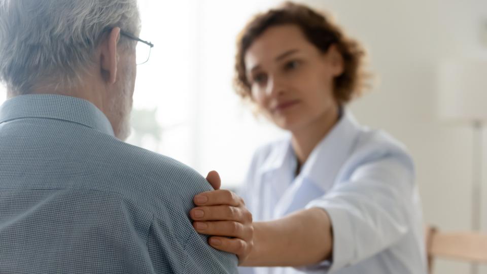 Therapeutin mit einem Patienten